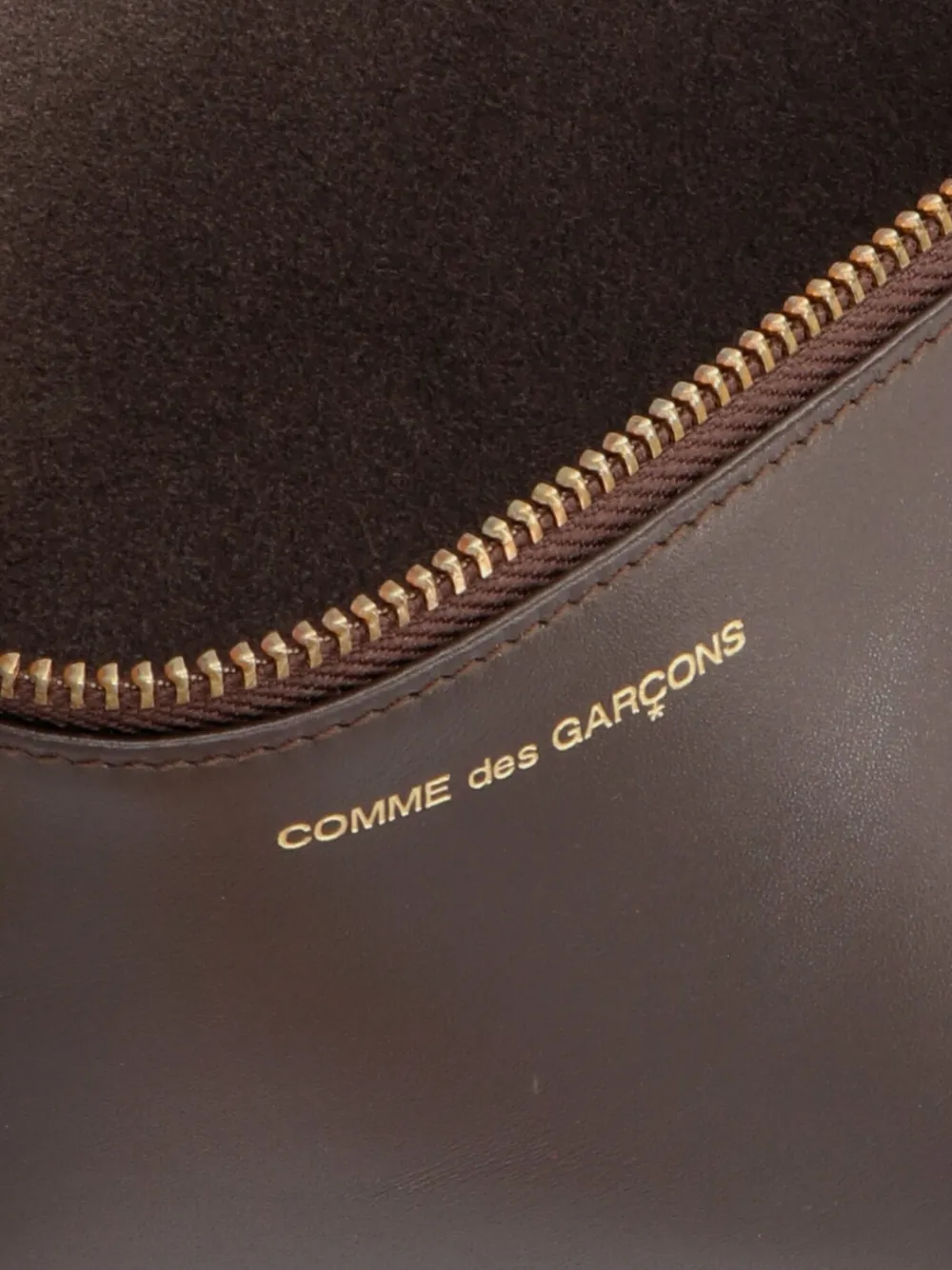 Comme Des Garçons Portemonnee met reliëf Bruin