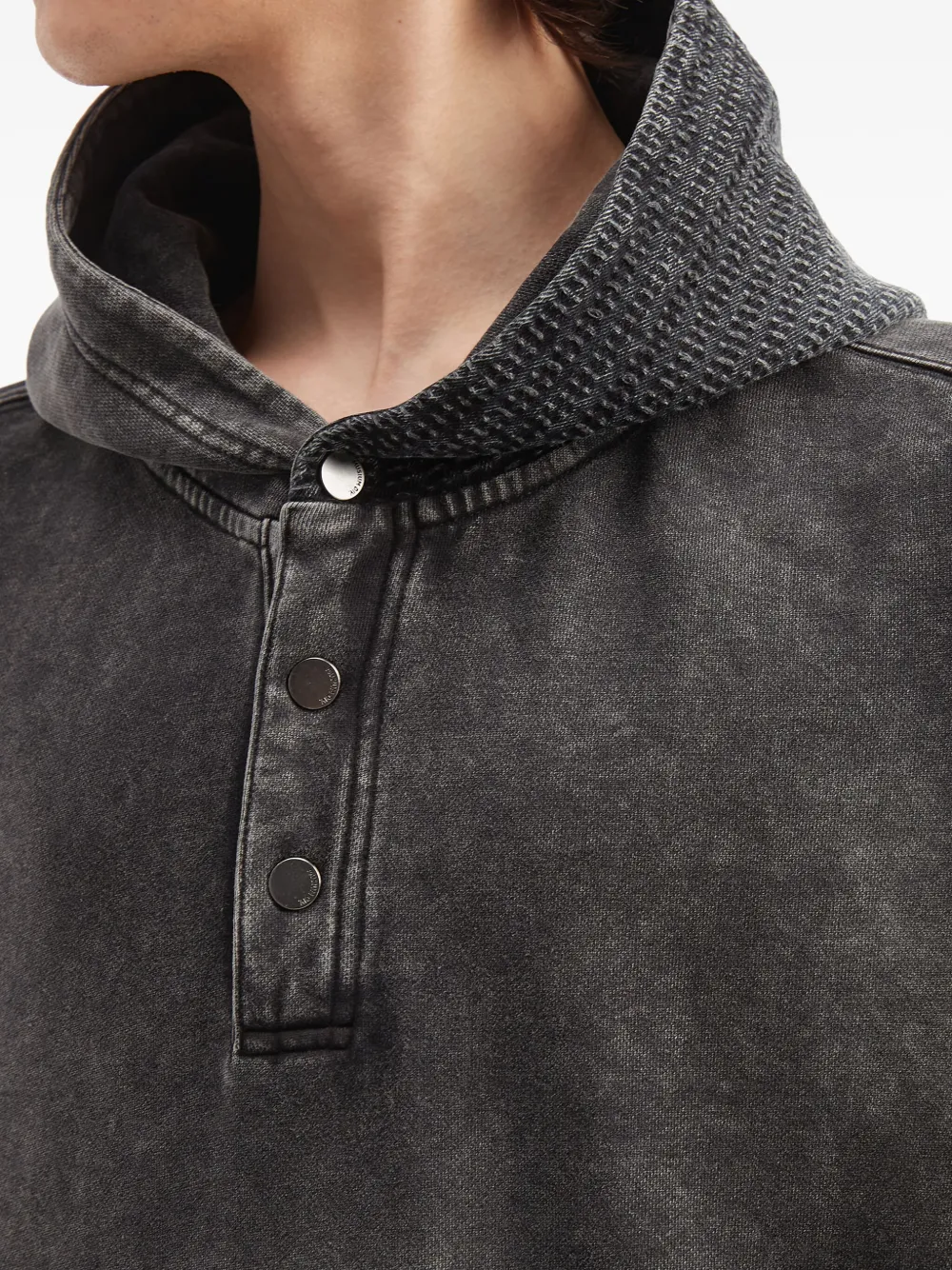 Musium Div. Hoodie met knoop-applicatie Zwart