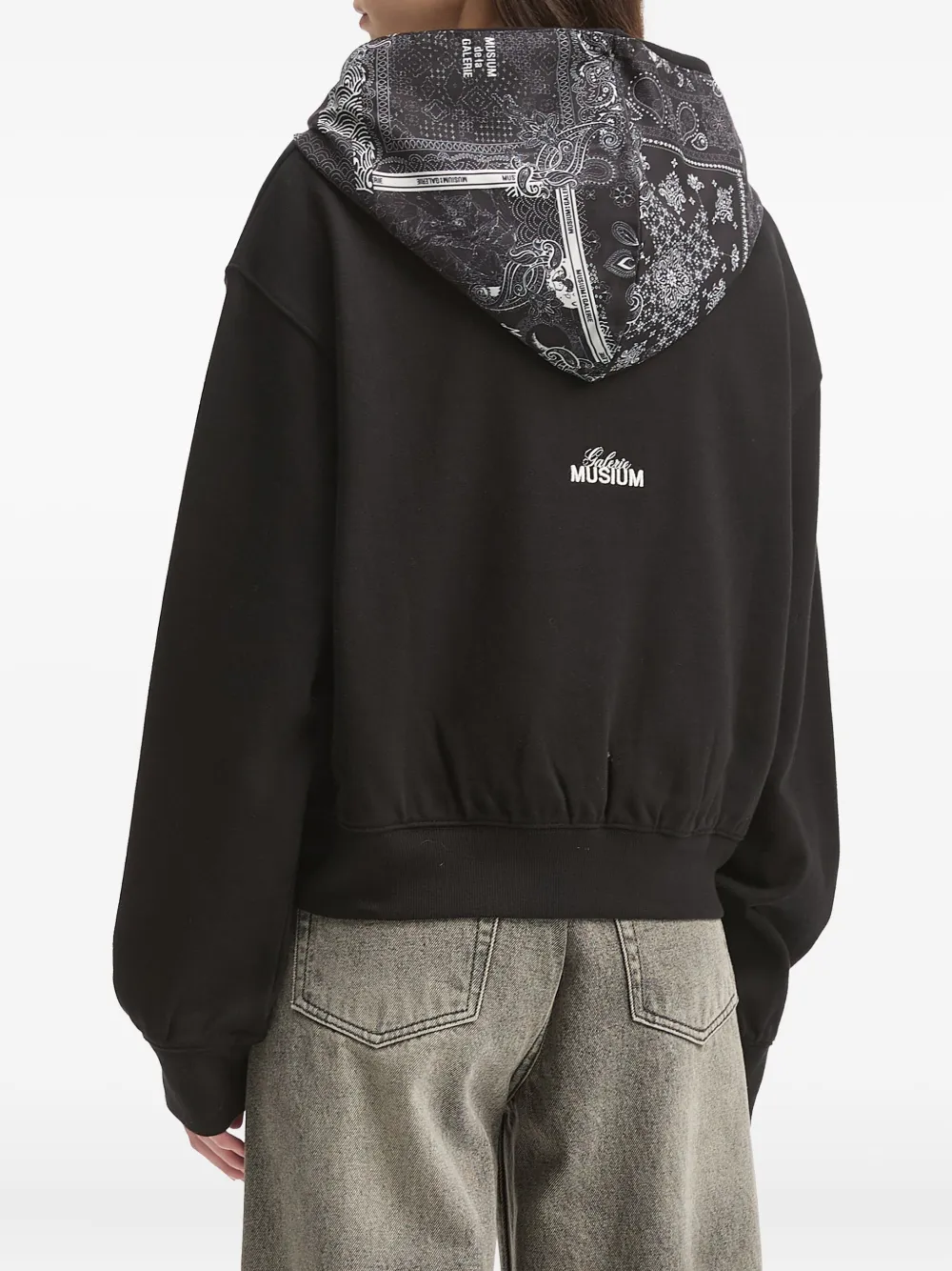 Musium Div. Top met capuchon en paisley-print Zwart