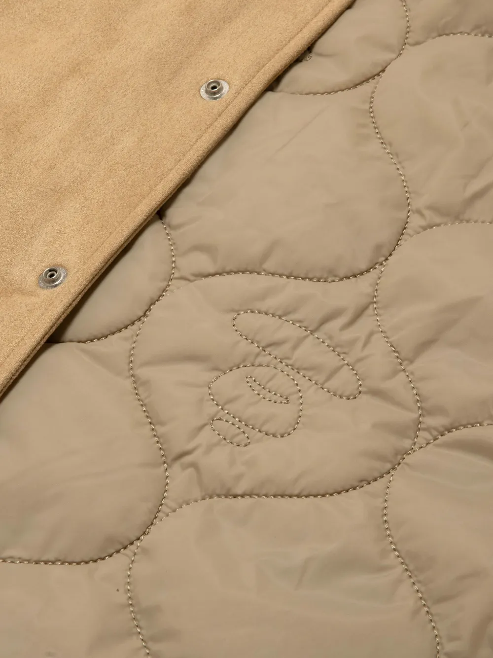 AAPE BY *A BATHING APE Jack met capuchon en applicatie Beige