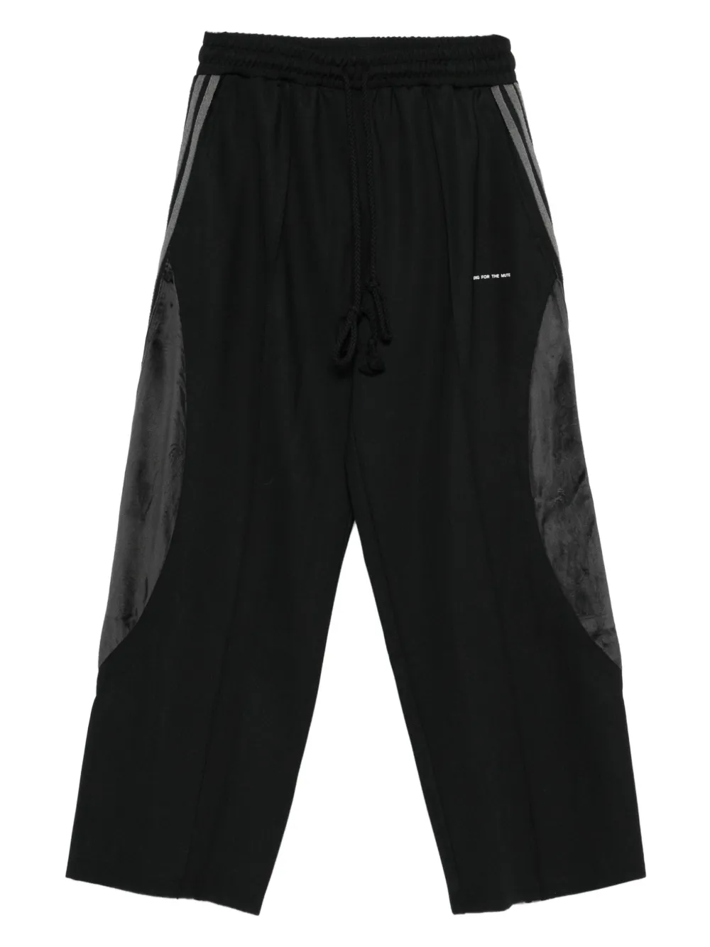 adidas pants con detalle de rayas en colaboración con Song For The Mute | negro | Image 1