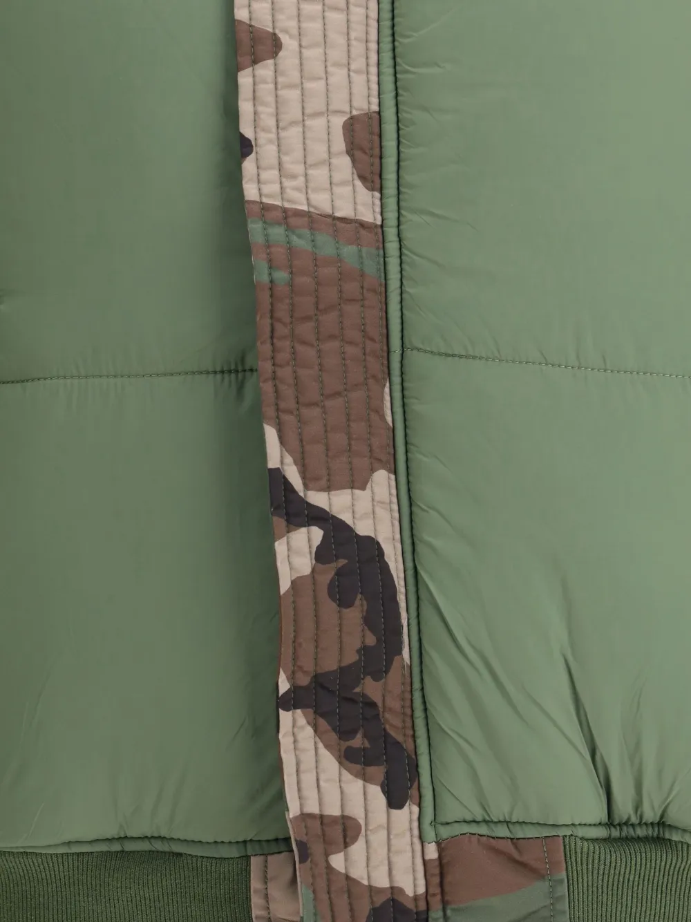 Alpha Industries Bomberjack met camouflageprint Groen