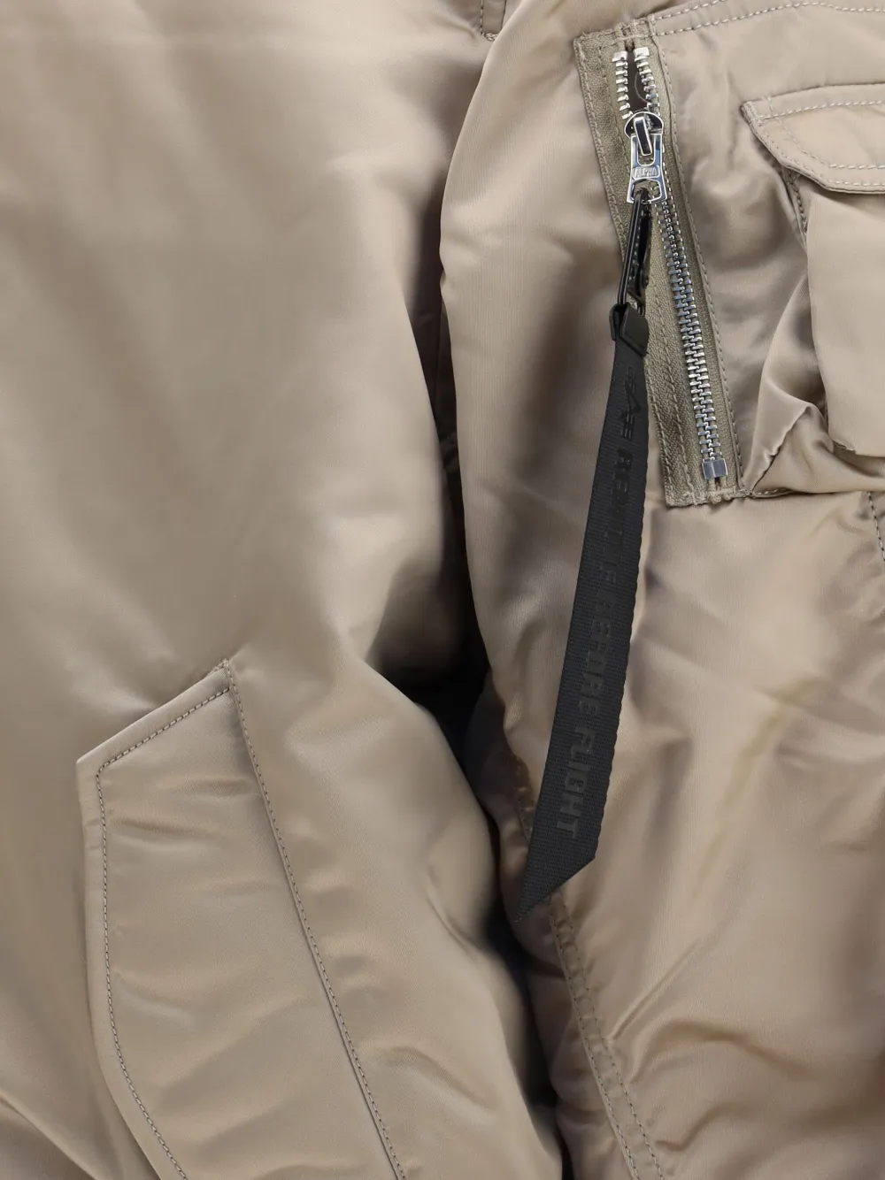 Alpha Industries Bomberjack met ritssluiting Beige