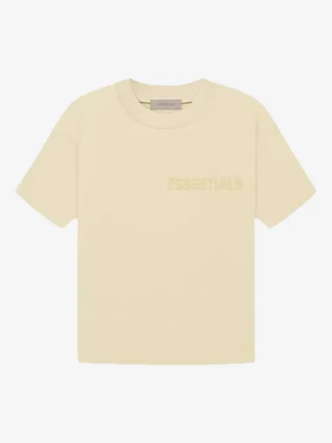 FEAR OF GOD ESSENTIALS playera con detalle del logo