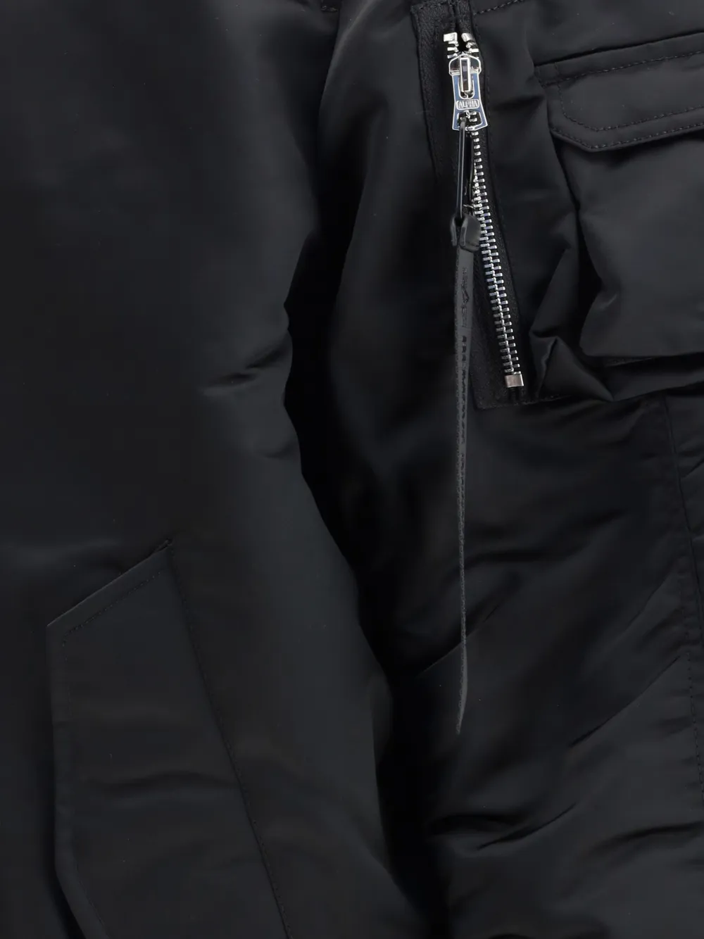 Alpha Industries Bomberjack met magnetische zak Zwart