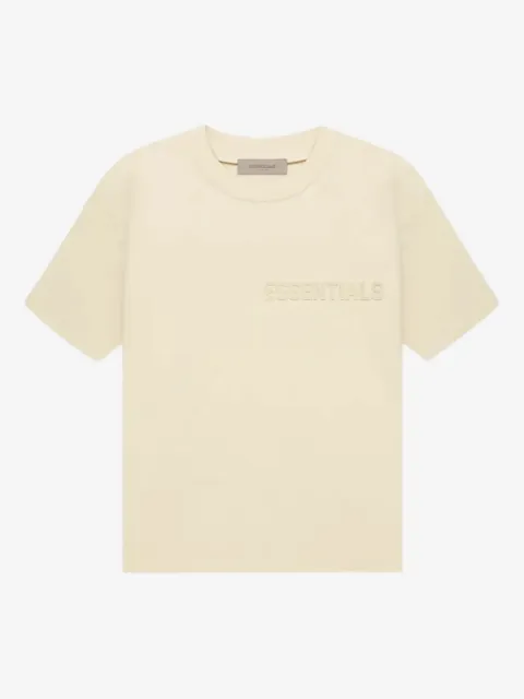 FEAR OF GOD ESSENTIALS playera con detalle del logo