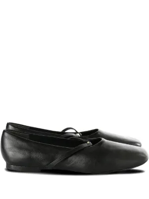 Gianvito Rossi レザーフラットシューズ | ブラック | FARFETCH JP