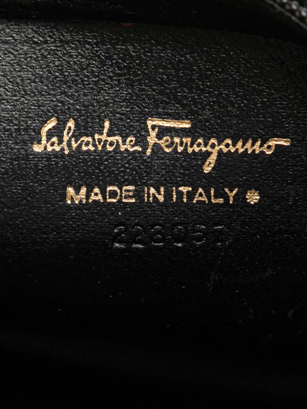 Pre-owned Ferragamo 2007-2024 Embossed Lizard Leather Vara Bow Pouch In Black