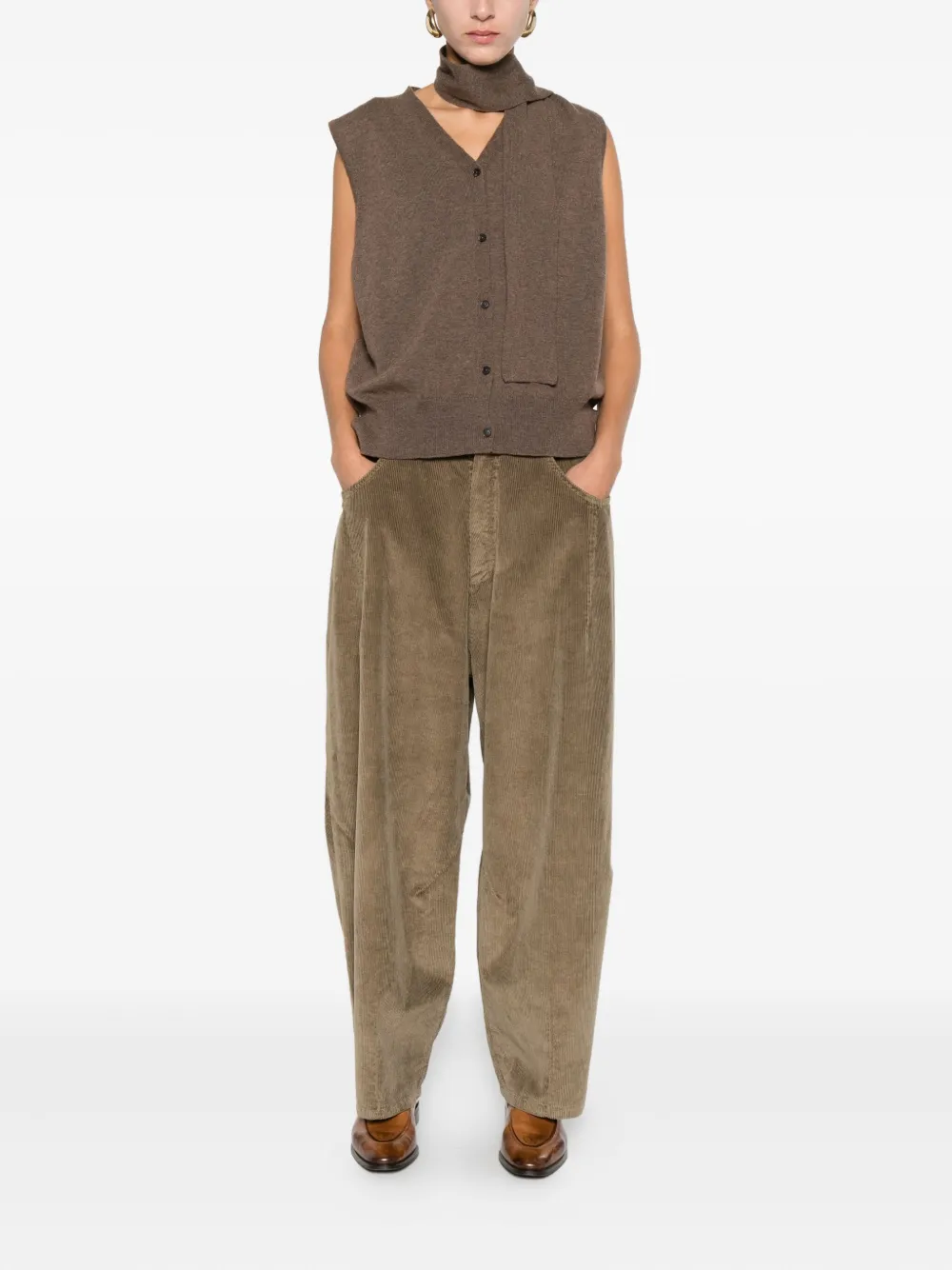 Cordera pantalones de pana con cierre de botón | Pantalones tapered | Image 2