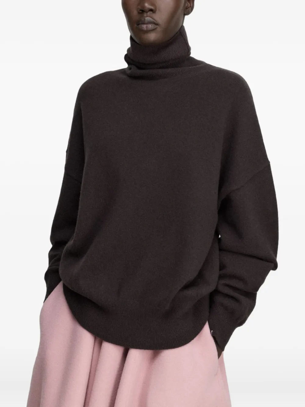 extreme cashmere N°204 Jill sweater | Brown | Image 1