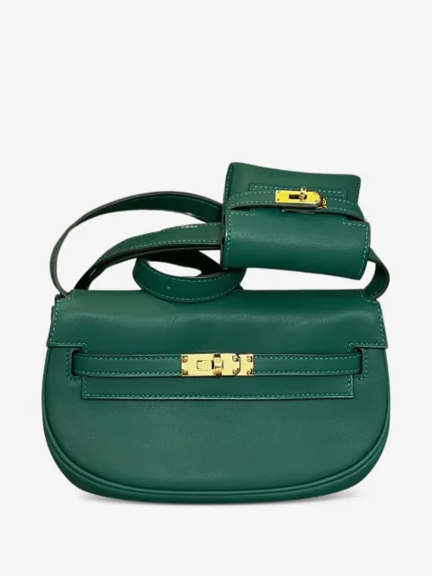 Hermès Pre-Owned 2024 Kelly Moove Umhängetasche aus Swift-Leder mit goldfarbenen Beschlägen
