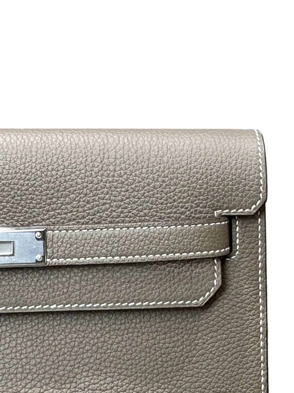  Hermès Pre-owned 2024 Etoupe Kelly Depeches 25 Etoupe Togo Clutch Palladium Hardware Clutch Bag - Neutrals 