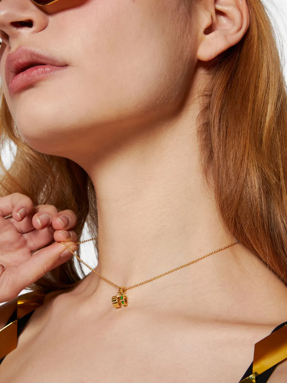 Ivi Slot Emerald-detail Necklace In Gold