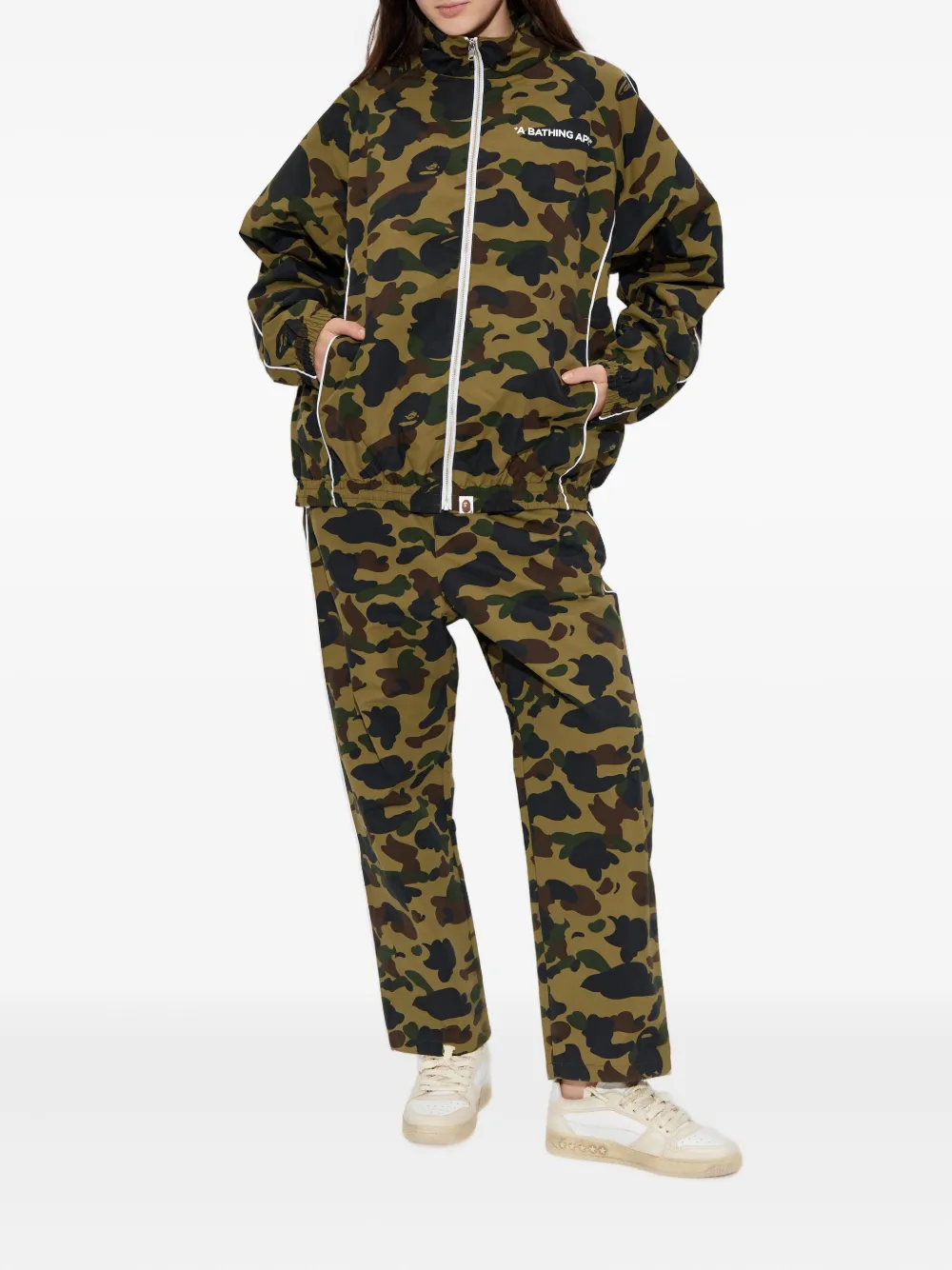 A BATHING APE camouflage-print trousers - Groen