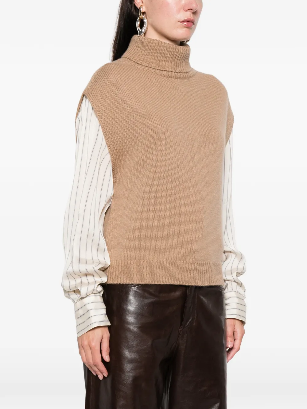 Allude Roll-neck Vest In Neutral