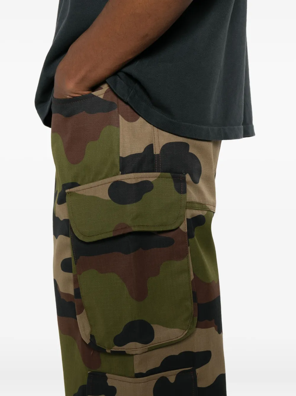 ROUGH. Shorts met camouflageprint Groen