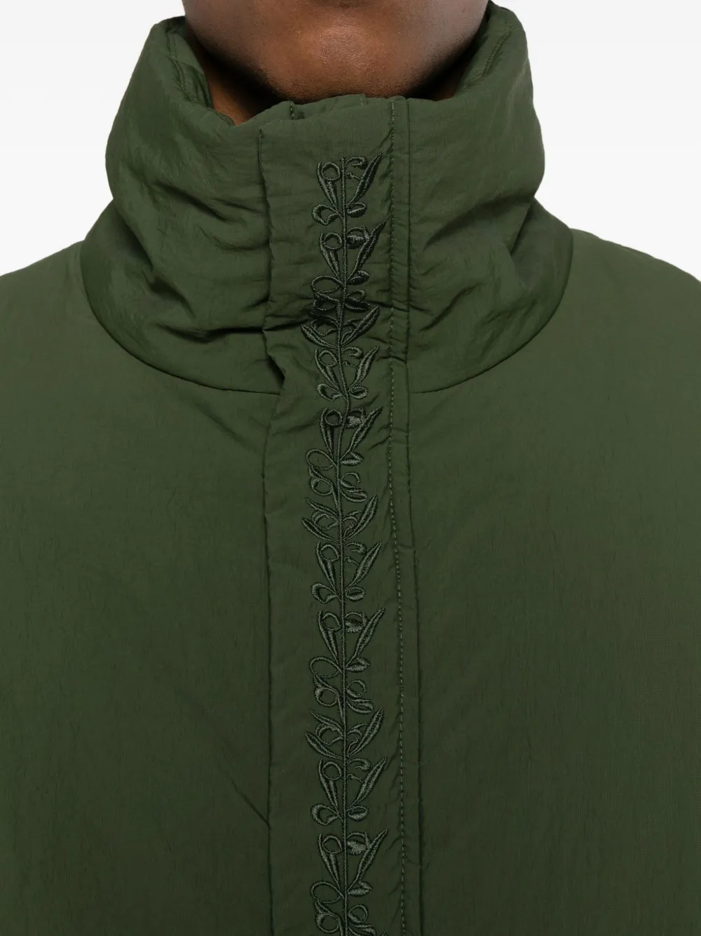 ROUGH. Donsjack met geborduurde bloemen Groen