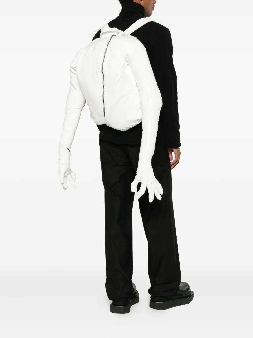 Leon Emanuel Blanck hands-shape backpack | Hombre | Image 2