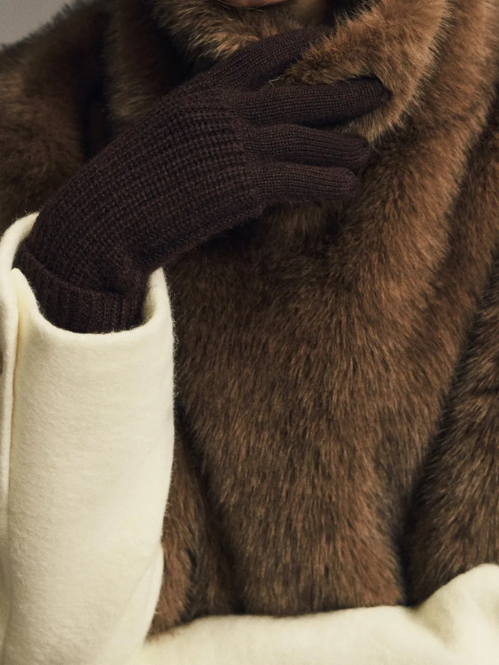 Potamy Ribbed Gloves In Brown
