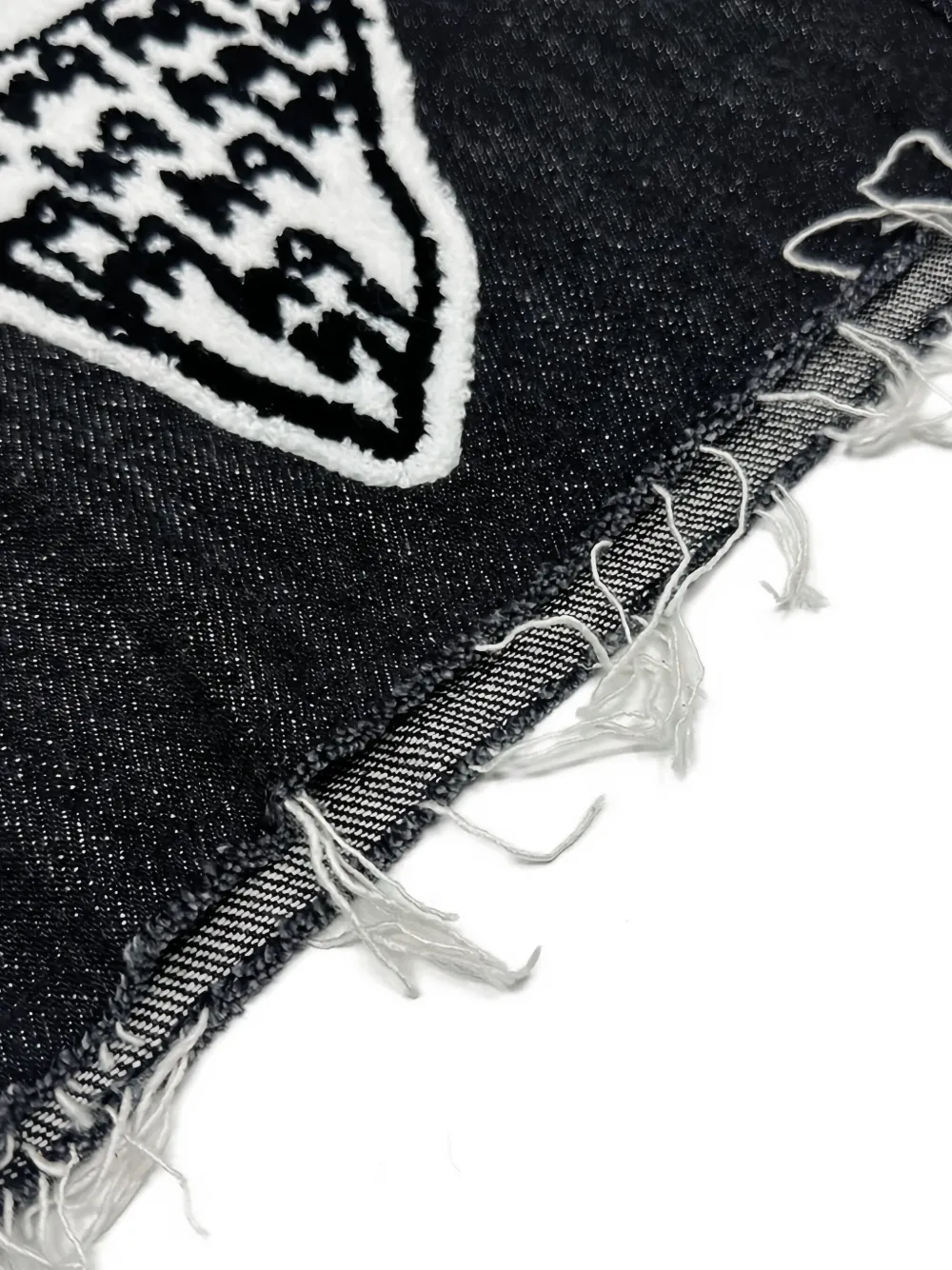  Haculla Appliqué Frayed Shorts - Black 