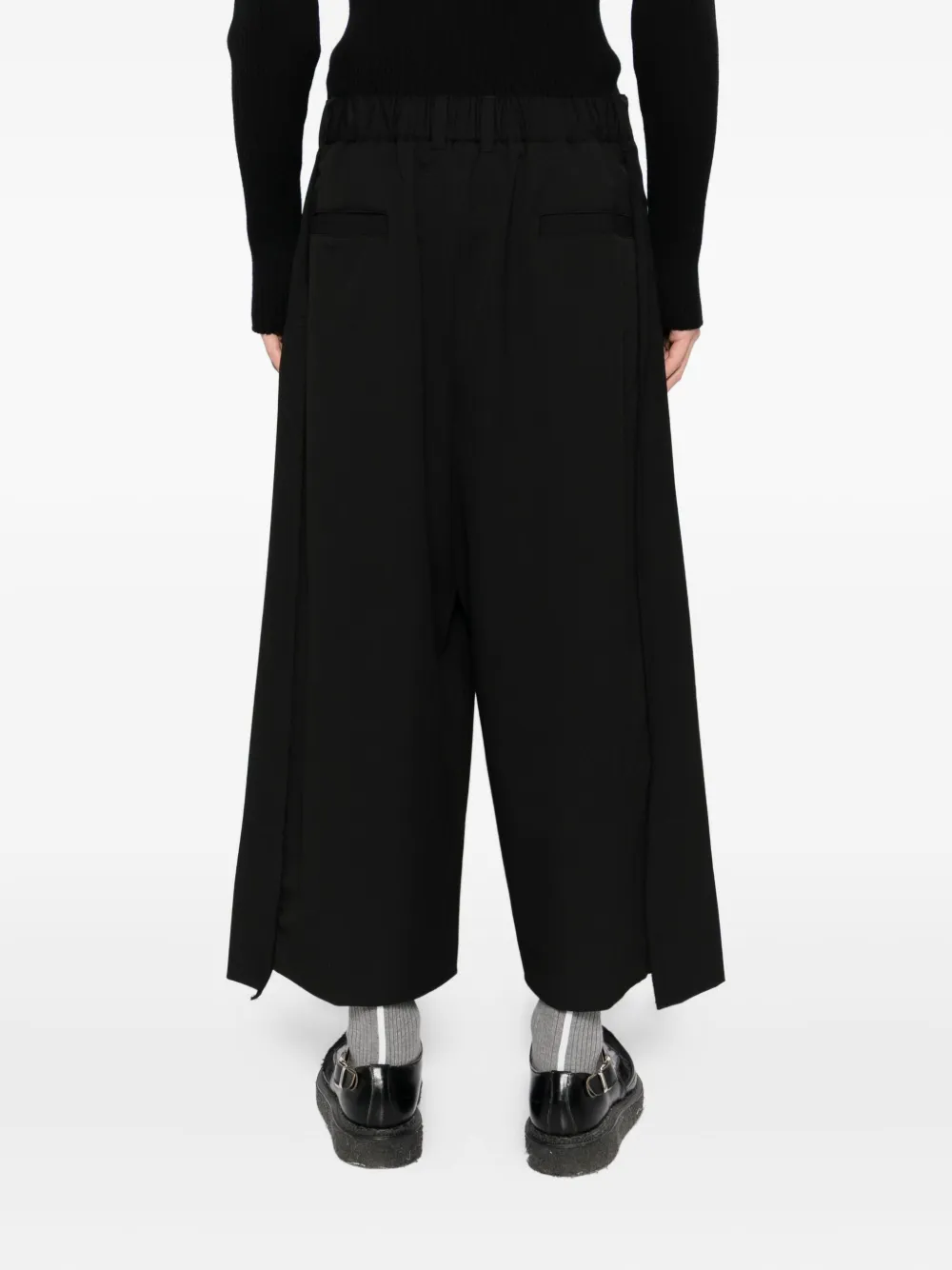 SONGZIO Gerafelde cropped broek Zwart