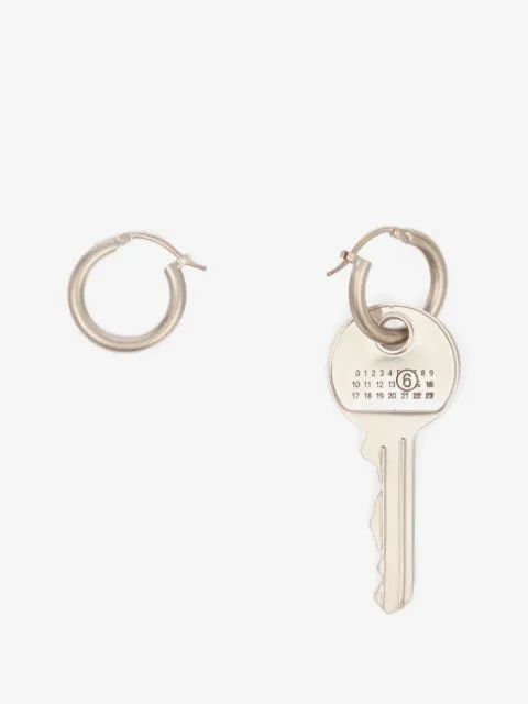 MM6 Maison Margiela aretes con dije de llave