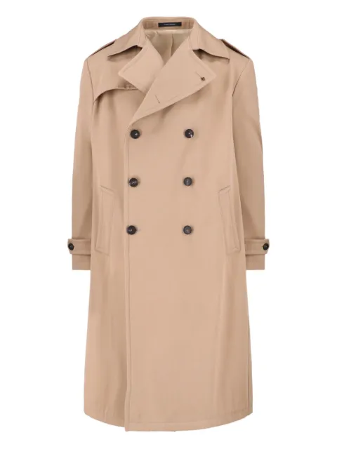 Tagliatore gabardina con doble botonadura