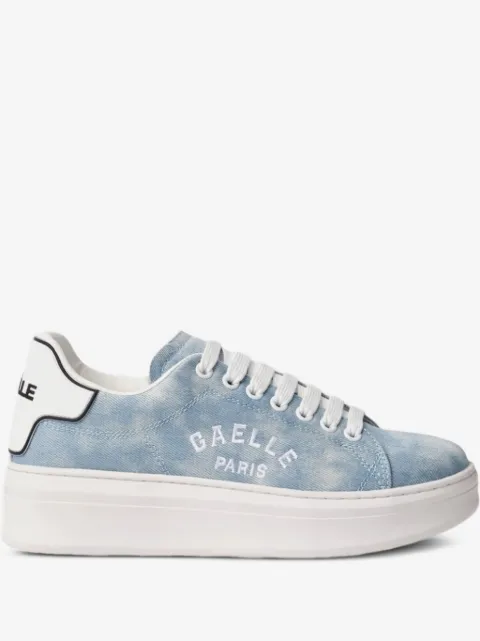 Gaëlle Paris tenis de mezclilla con logo bordado