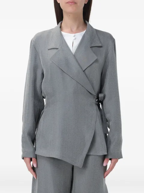 Giorgio Armani chamarra con lazo en la cintura