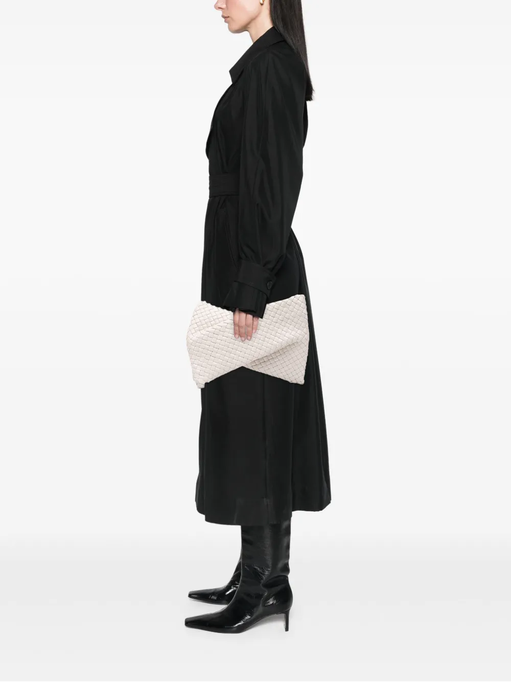 Bottega Veneta Pre-Owned 2021-2025 Lambskin Padded Intreccio Crisscross clutch bag | Pre-Owned | Image 2