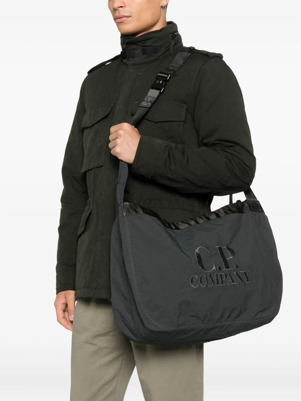 C.P. Company Schoudertas met geborduurd logo - Grijs