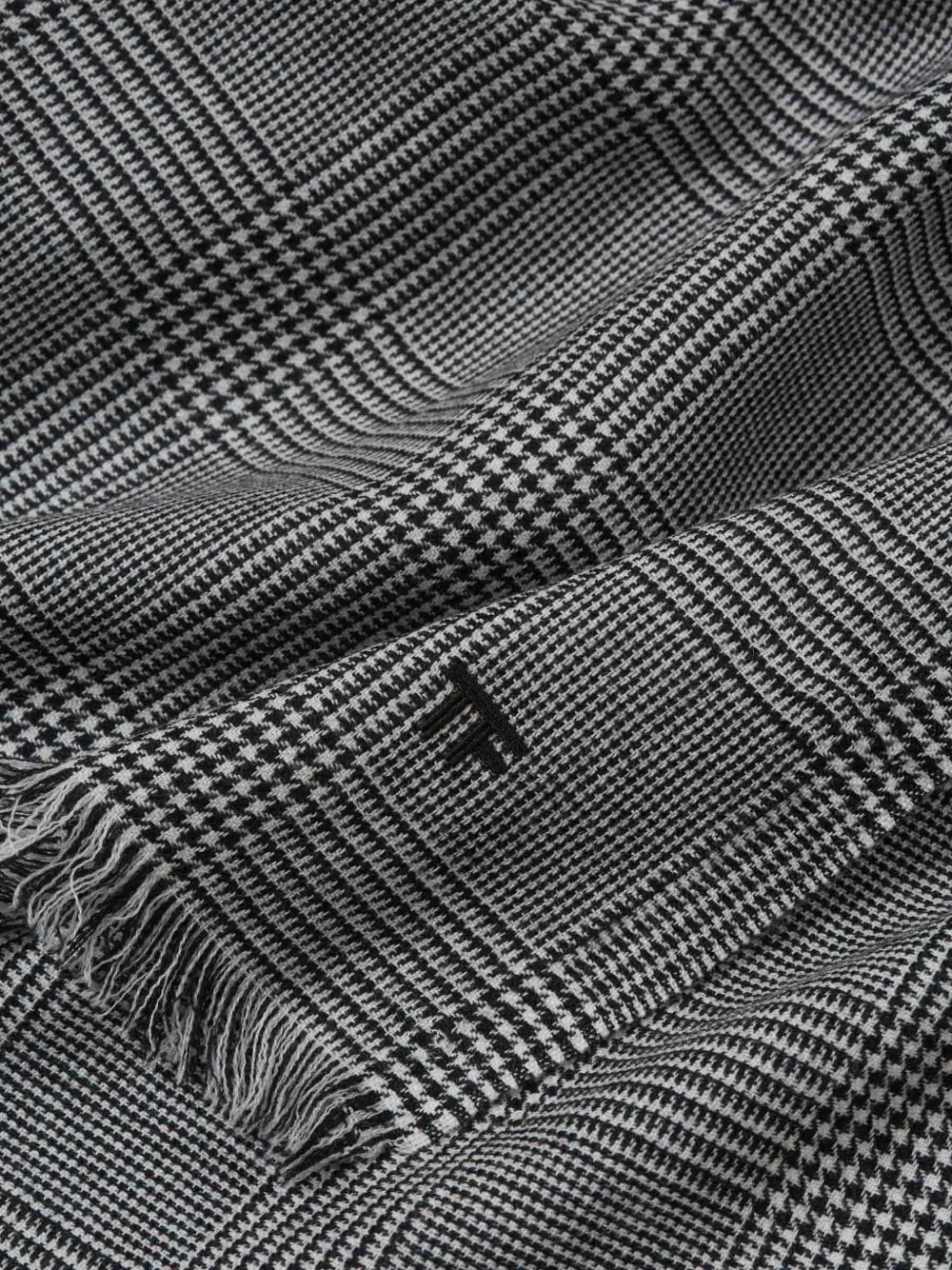 Tom Ford Fringed Houndstooth Scarf In Gray