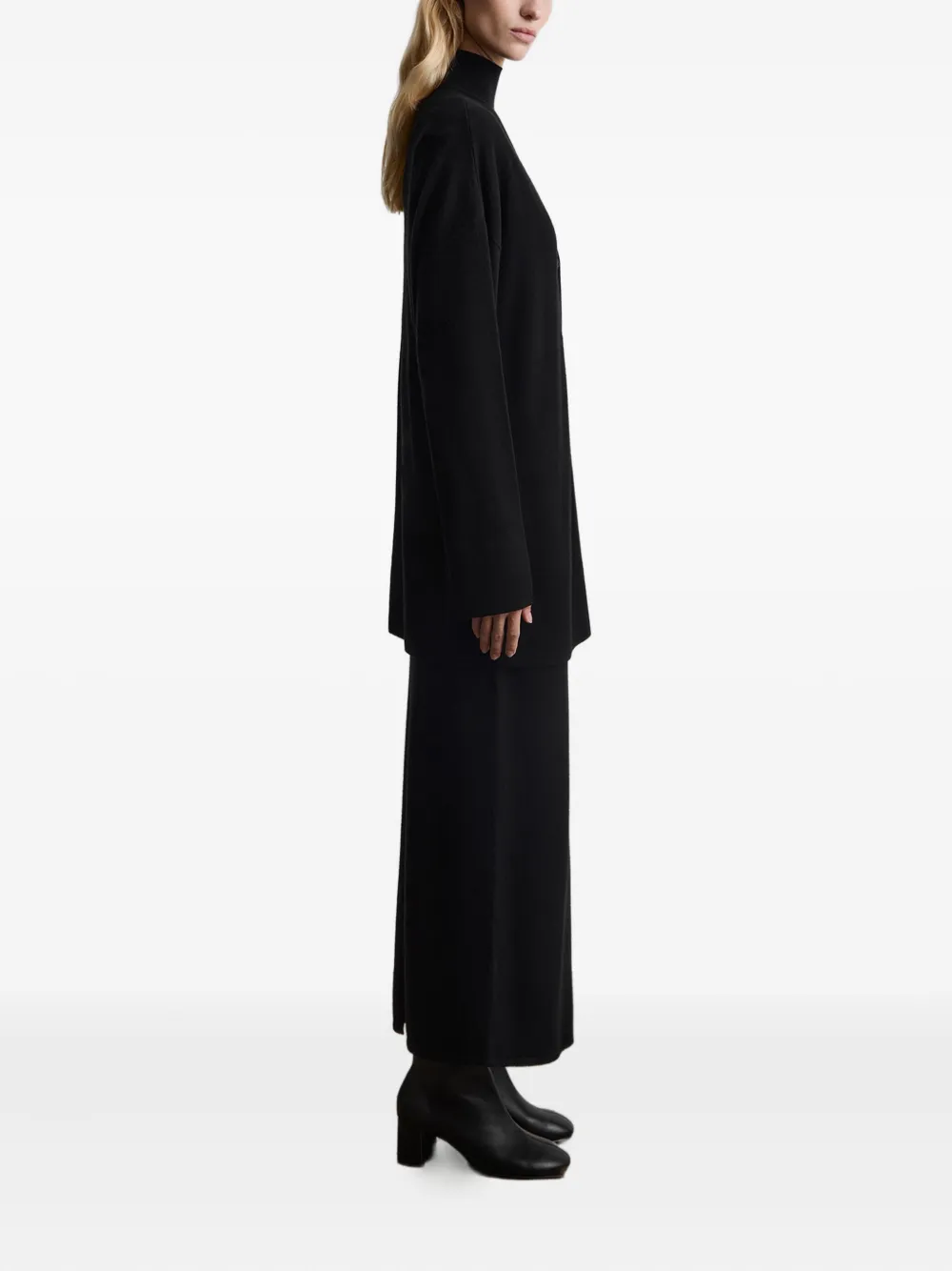 12 STOREEZ Vest met knopen en V-hals Zwart