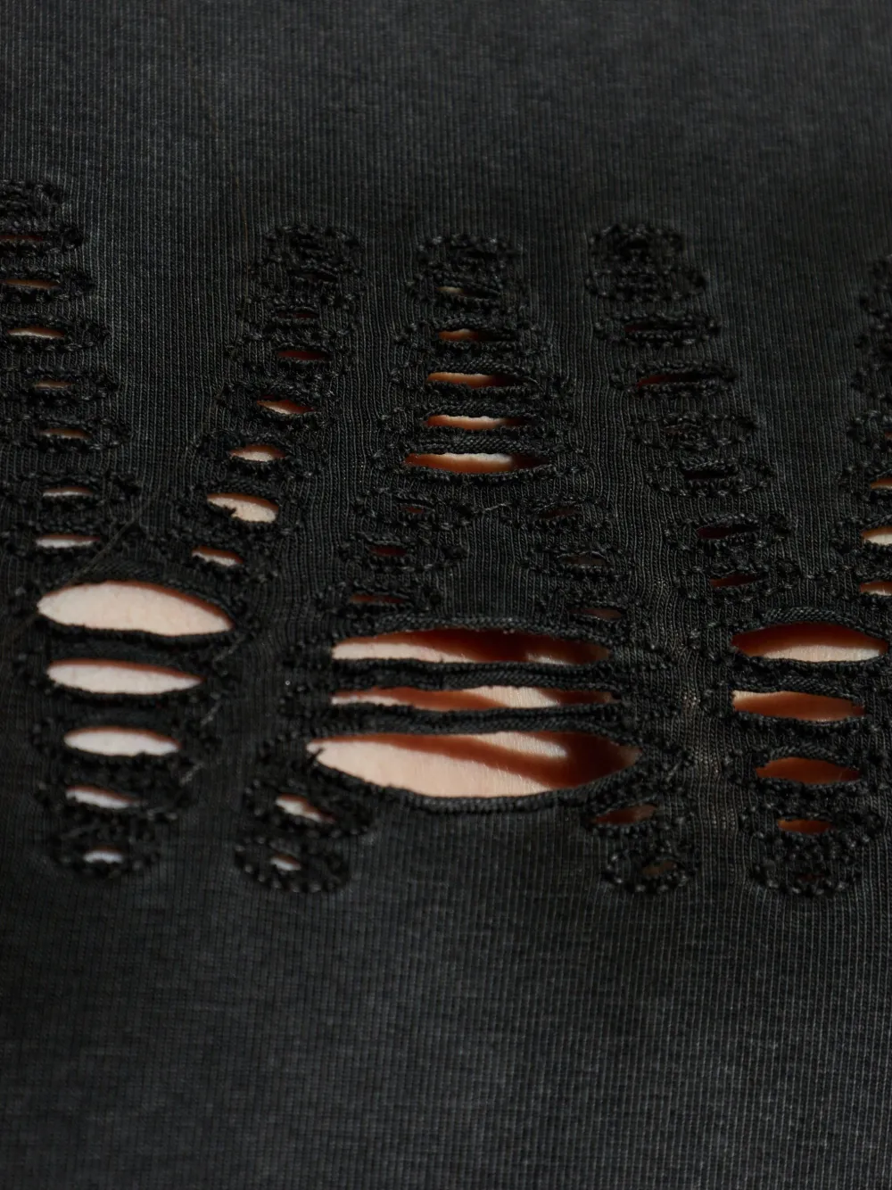 Avavav Logo-print T-shirt In Black