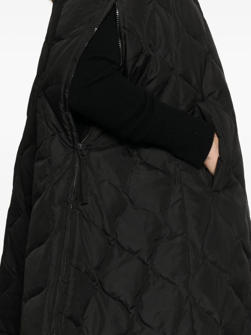 Taion Quilted Hooded Jacket In Black