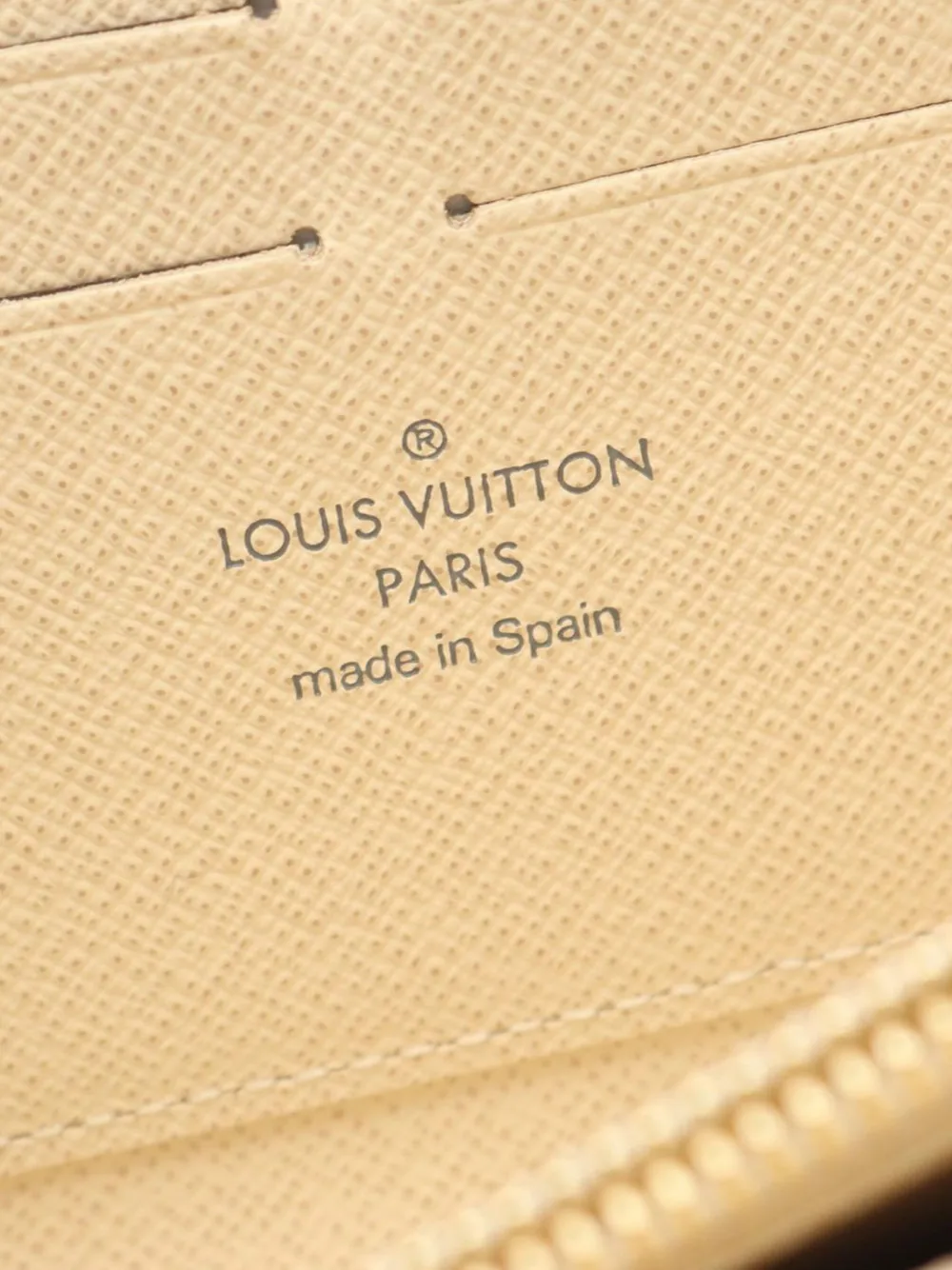 Pre-owned Louis Vuitton 2015 Damier Azur Zippy Wallet Long Wallets In White
