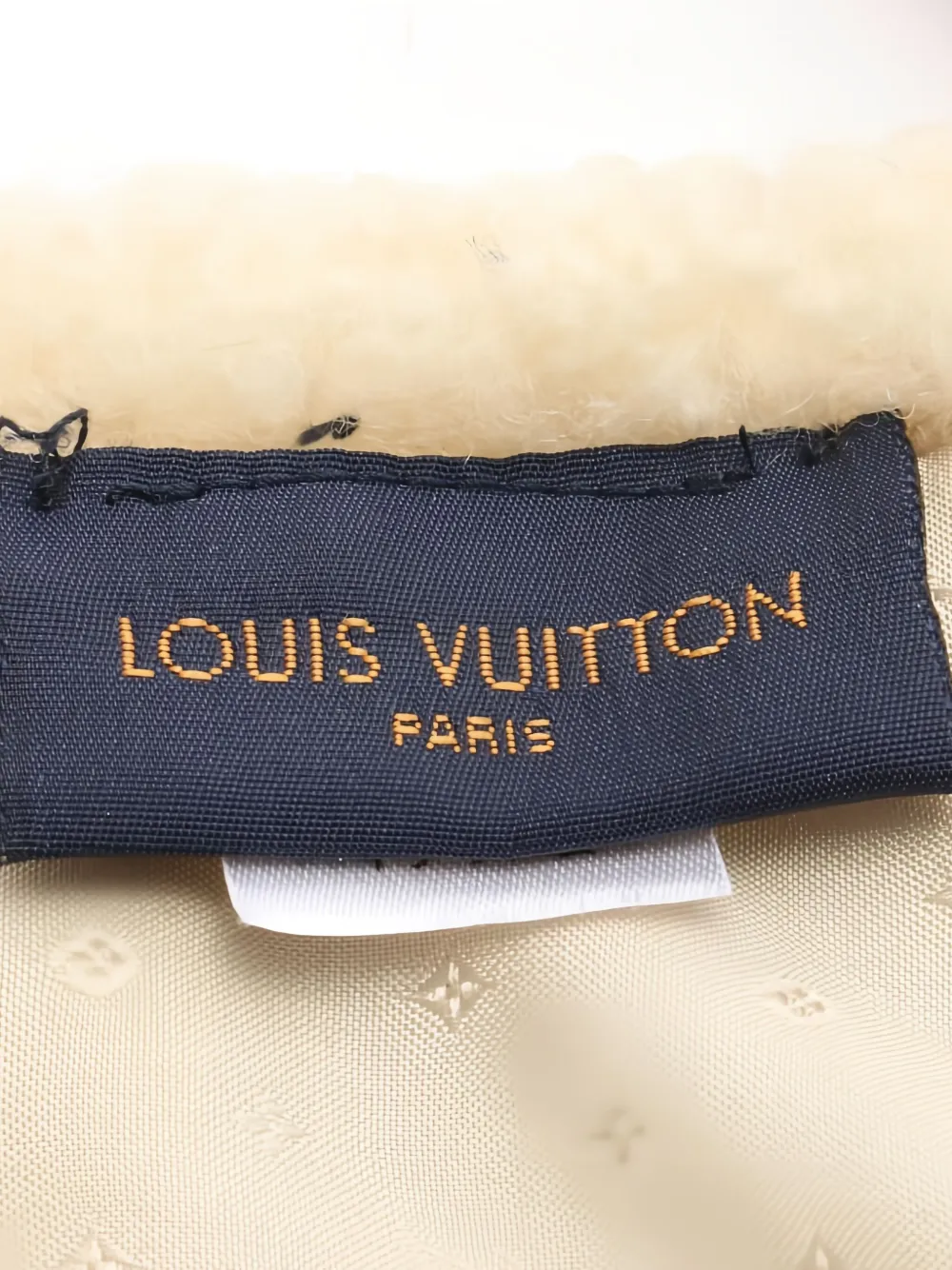 Pre-owned Louis Vuitton 2010s Logo-detail Scarf In Neutral