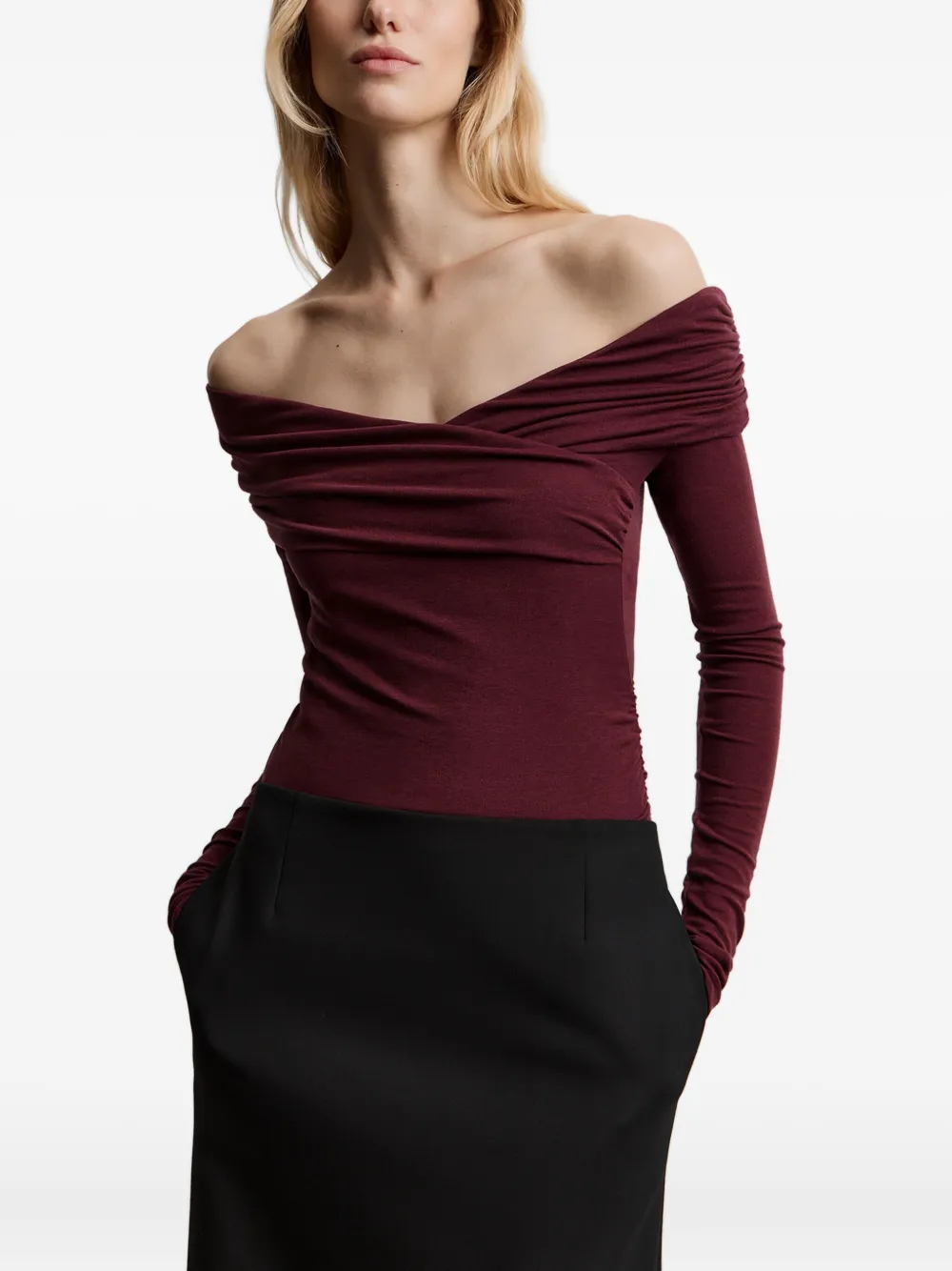 12 Storeez Off-shoulder Top In Red