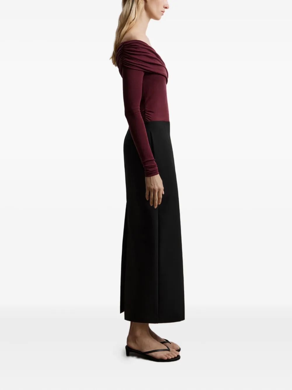 12 Storeez Off-shoulder Top In Red