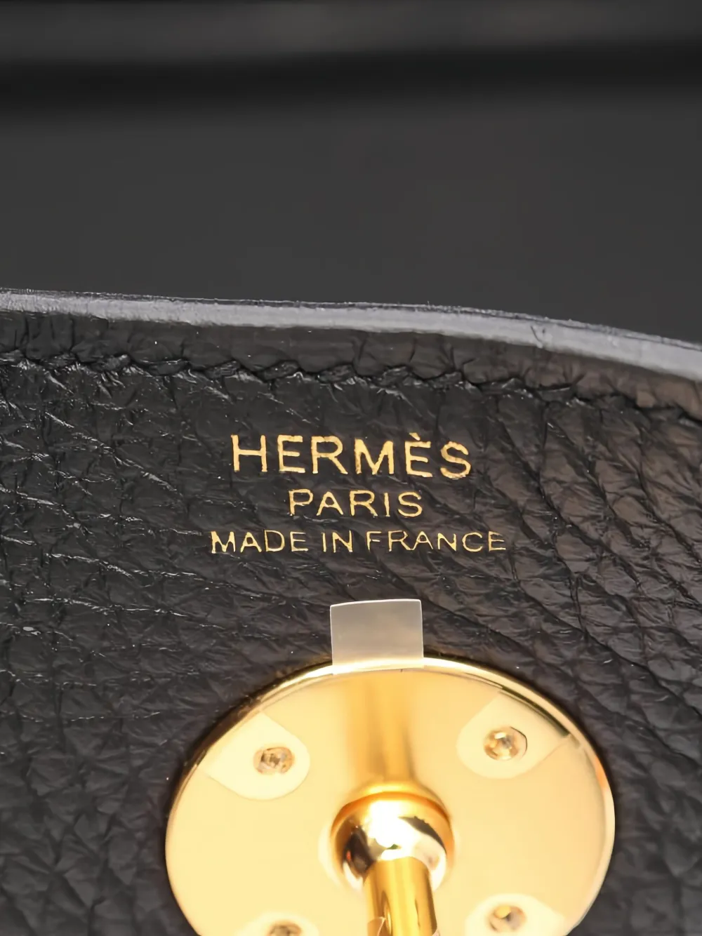 Pre-owned Hermes 2025 Lindy 26 Leather Shoulder Bag In Black