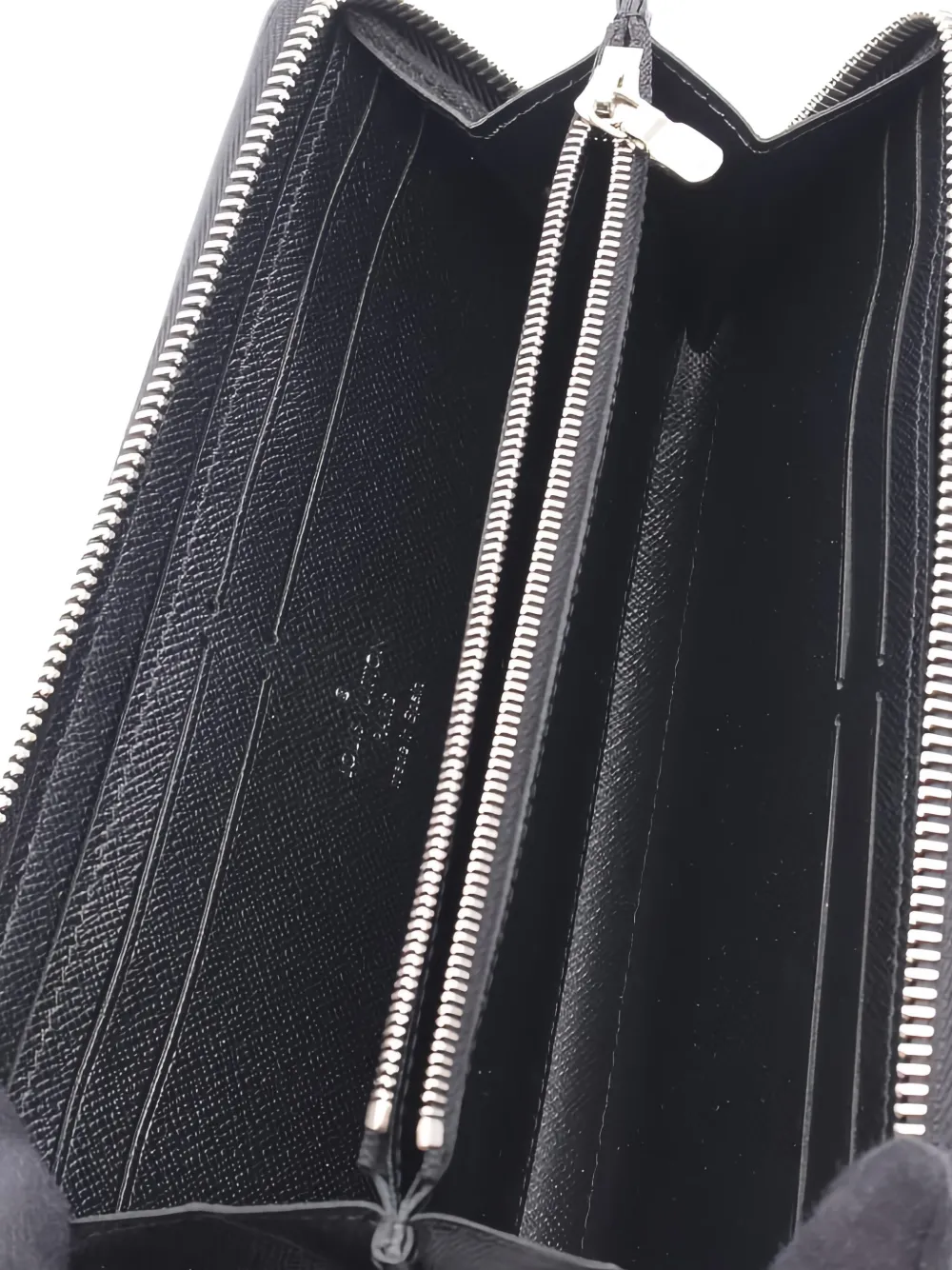 Pre-owned Louis Vuitton 2018 Logo-debossed Zipper Wallet In Black