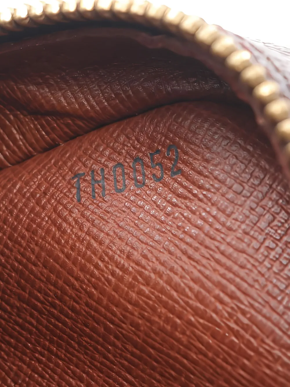 Pre-owned Louis Vuitton 2002 Monogram Amazon Crossbody Bag In Brown