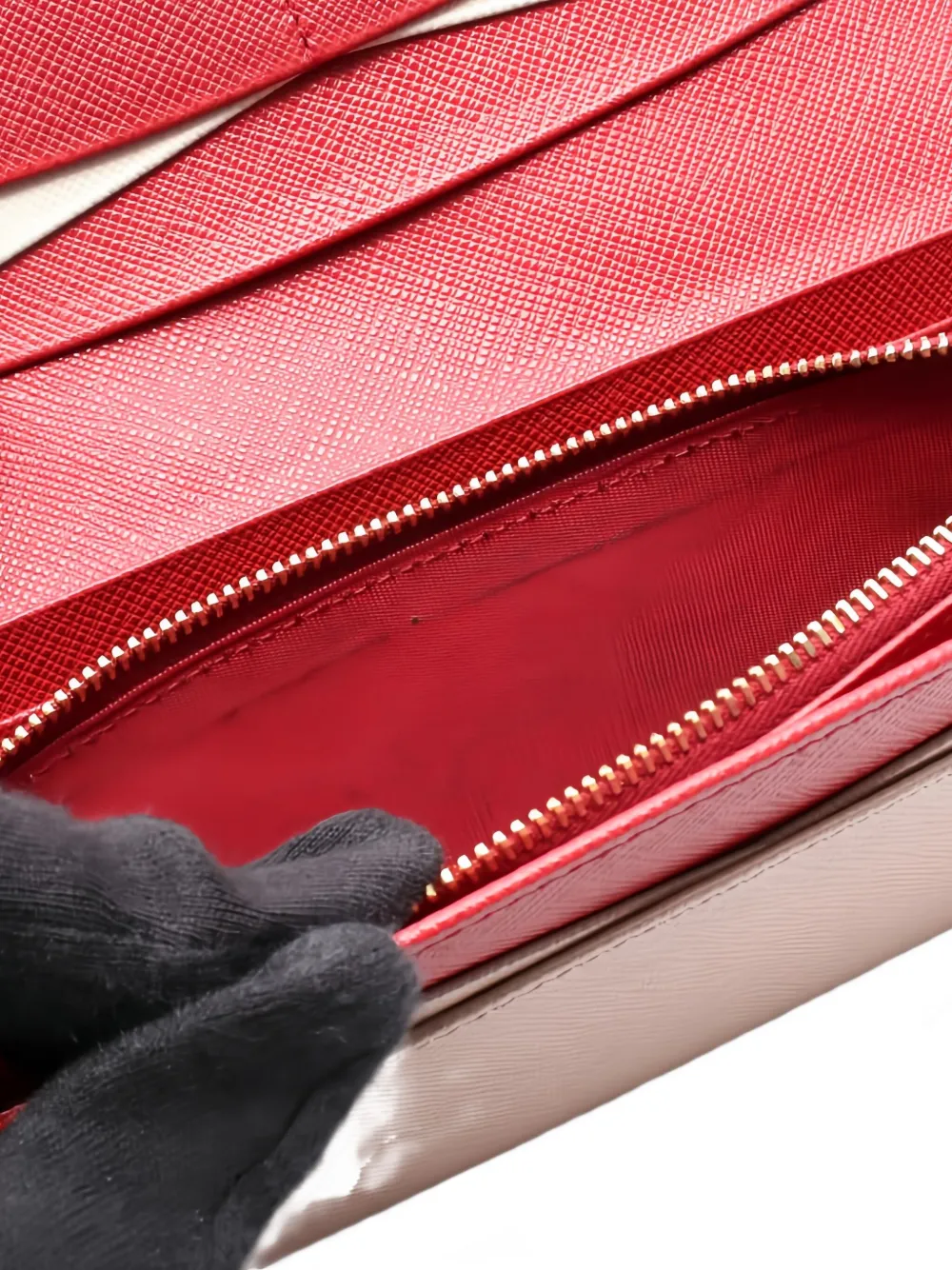 Pre-owned Prada 2010 Saffiano Bifold Wallet In Neutral