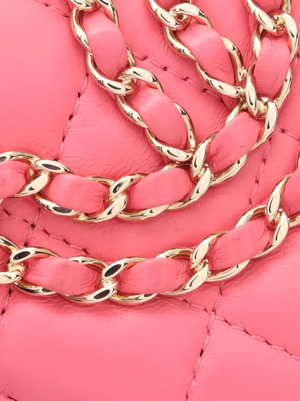 Pre-owned Chanel Diamond-quilted Round Shoulder Bag In Pink