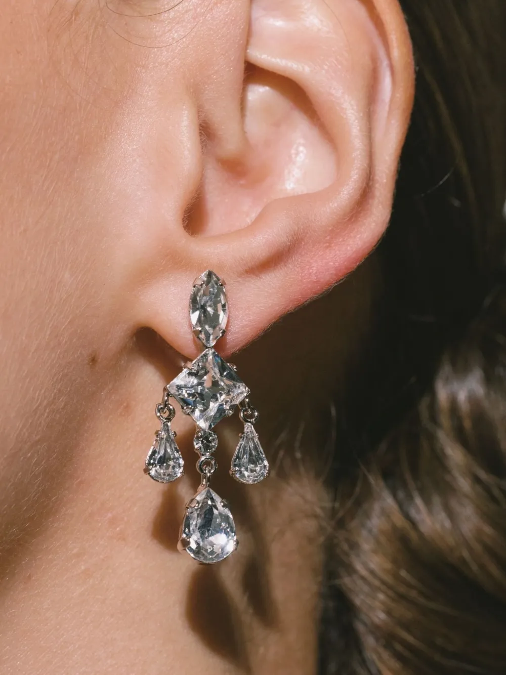 Jennifer Behr Amiri oorbellen met kristallen - Zilver