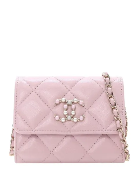 CHANEL Pre-Owned 2021 Quilted Caviar Coco Candy Card Holder on Chain crossbody bag