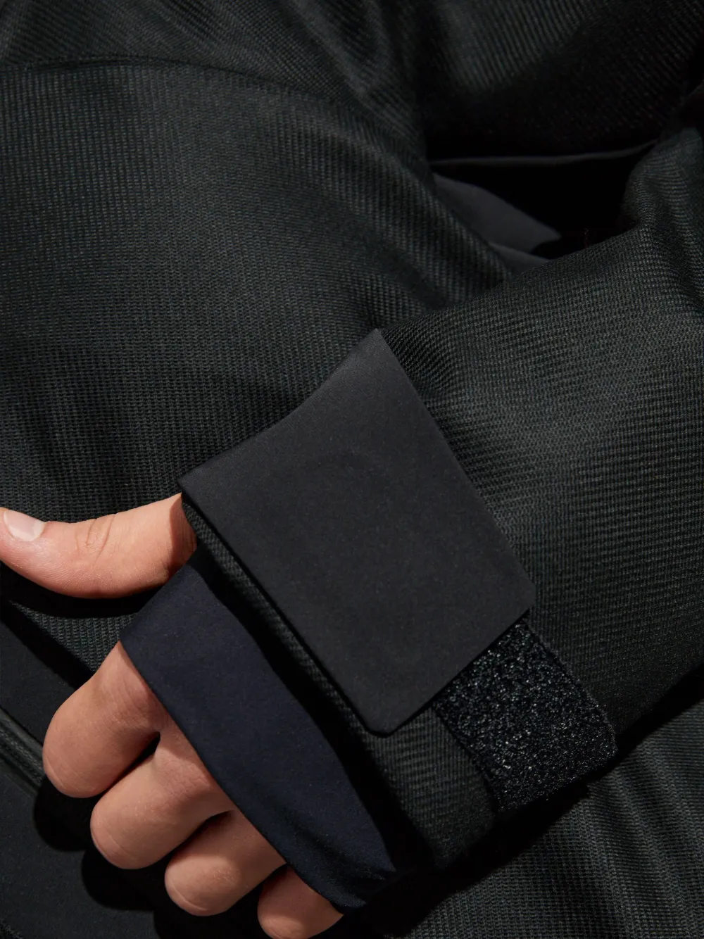 Sease Hooded Zip Jacket In Black