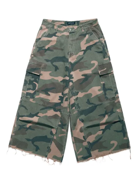 Mainless camouflage print trousers