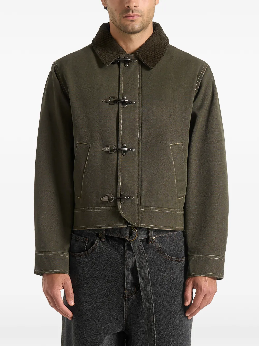 Manière De Voir Nino gabardine jack met contrasterende stiksels en gesp-detail Groen