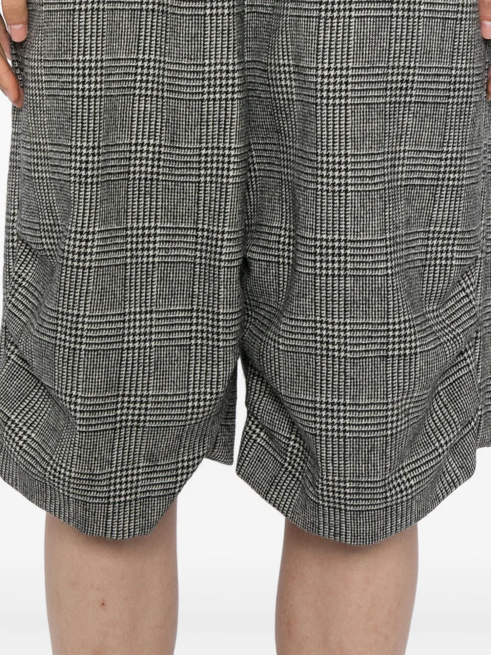 Noir Kei Ninomiya Houndstooth-print Shorts In Gray